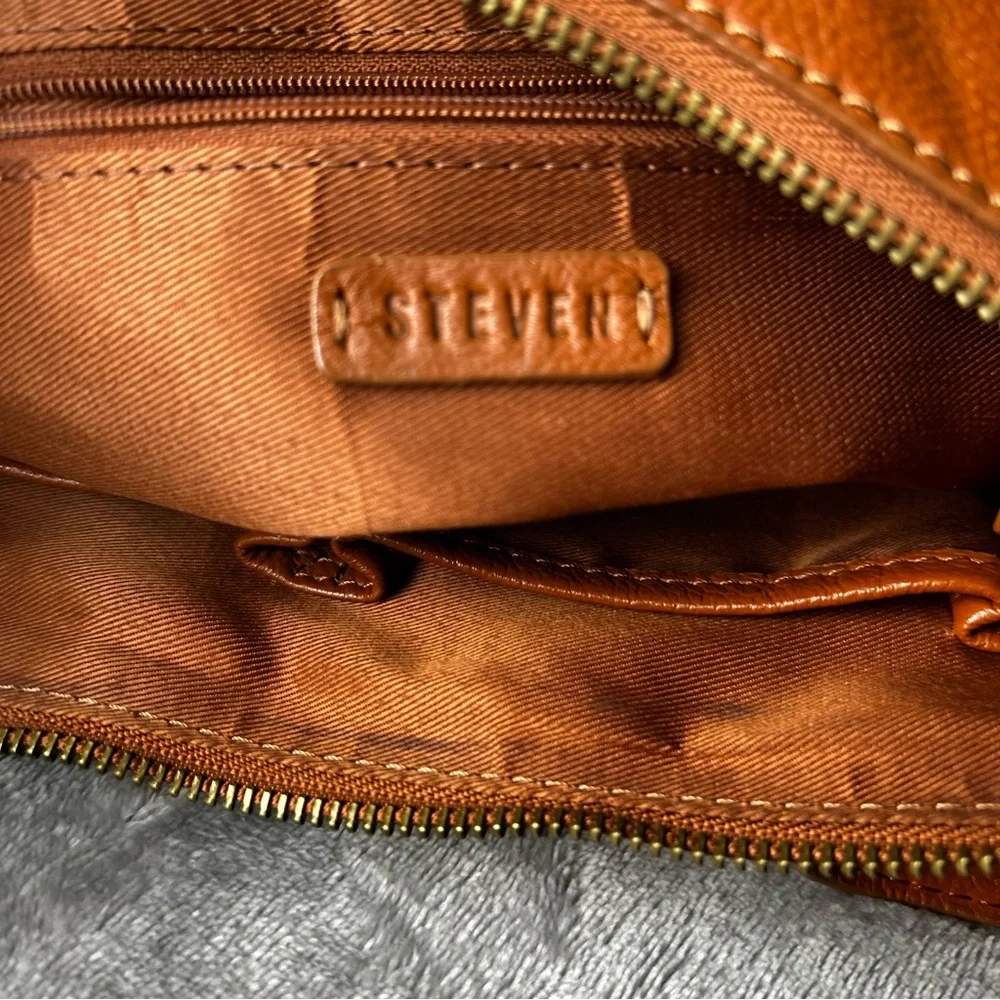 Steven By Steve Madden Crossbody‎ Hobo Bag Toffee Brown Leather Bohemian Casual